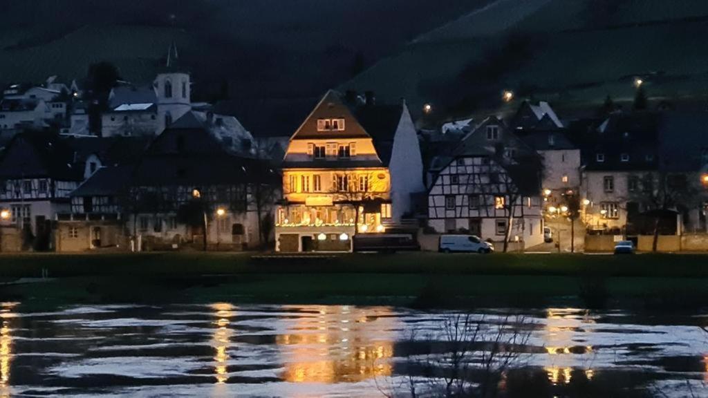 Casa Barzen - Stilvoll Urlauben An Der Mosel Apartment Райл Екстериор снимка